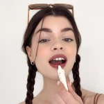 ⁦مرطب الشفاه V10 هيال بمعامل الحماية من الشمس من سوم باي مي - 7 مل⁩ - الصورة ⁦3⁩